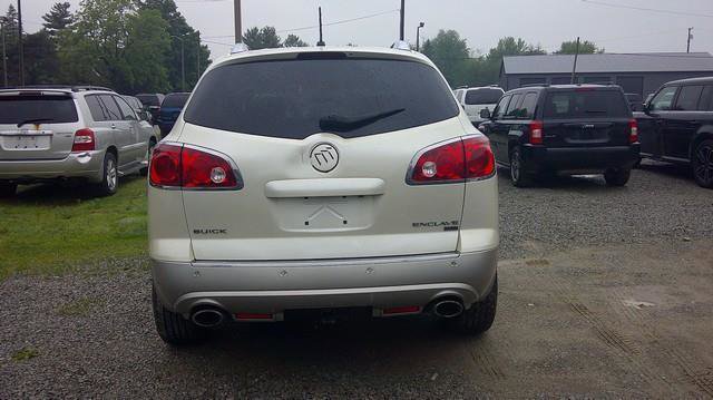 Used 2008 Buick Enclave CXL w/ Entertainment Package #3 image 4