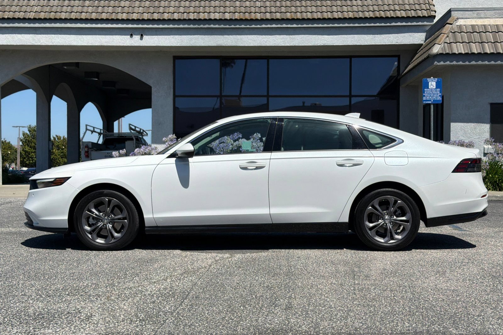 Used 2023 Honda Accord EX-L image 9