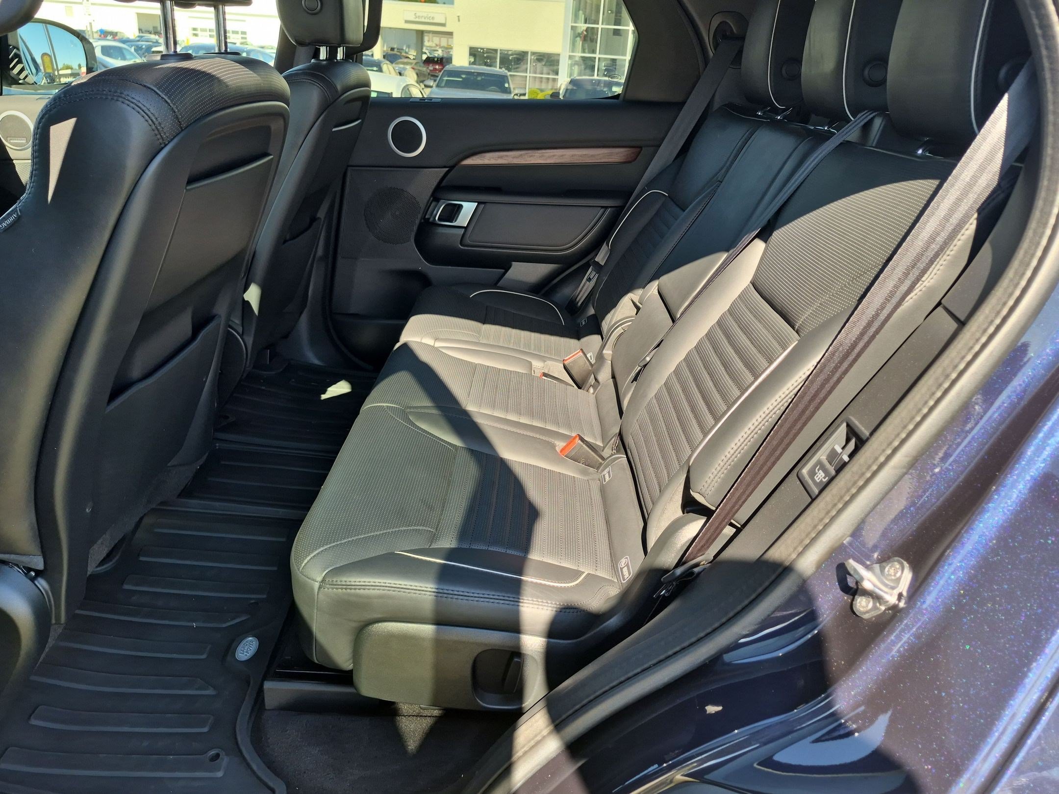 Used 2019 Land Rover Discovery HSE AWD/4WD image 30
