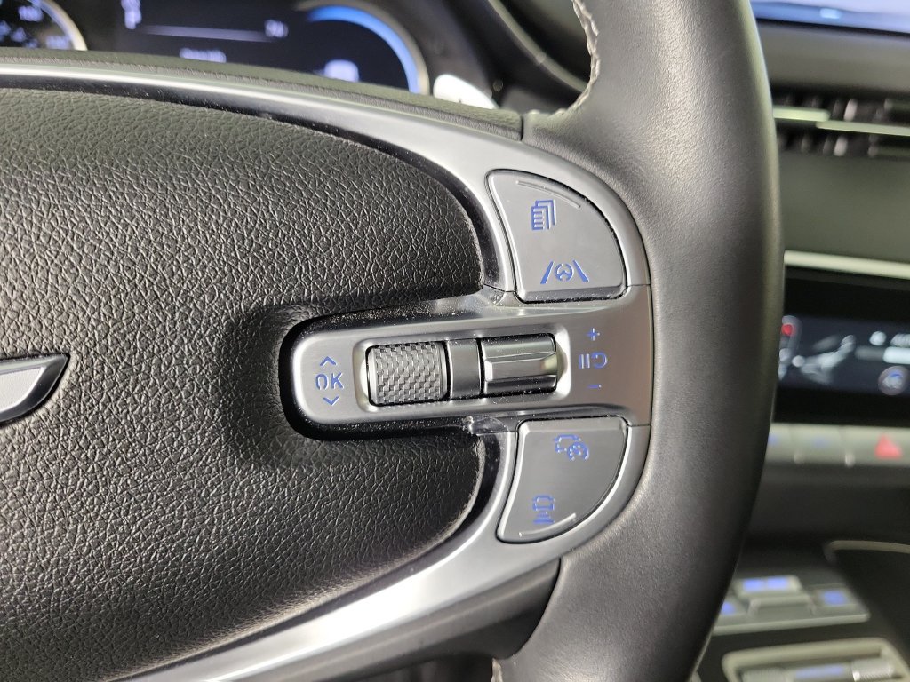 Used 2025 Genesis GV70 2.5T AWD/4WD image 24