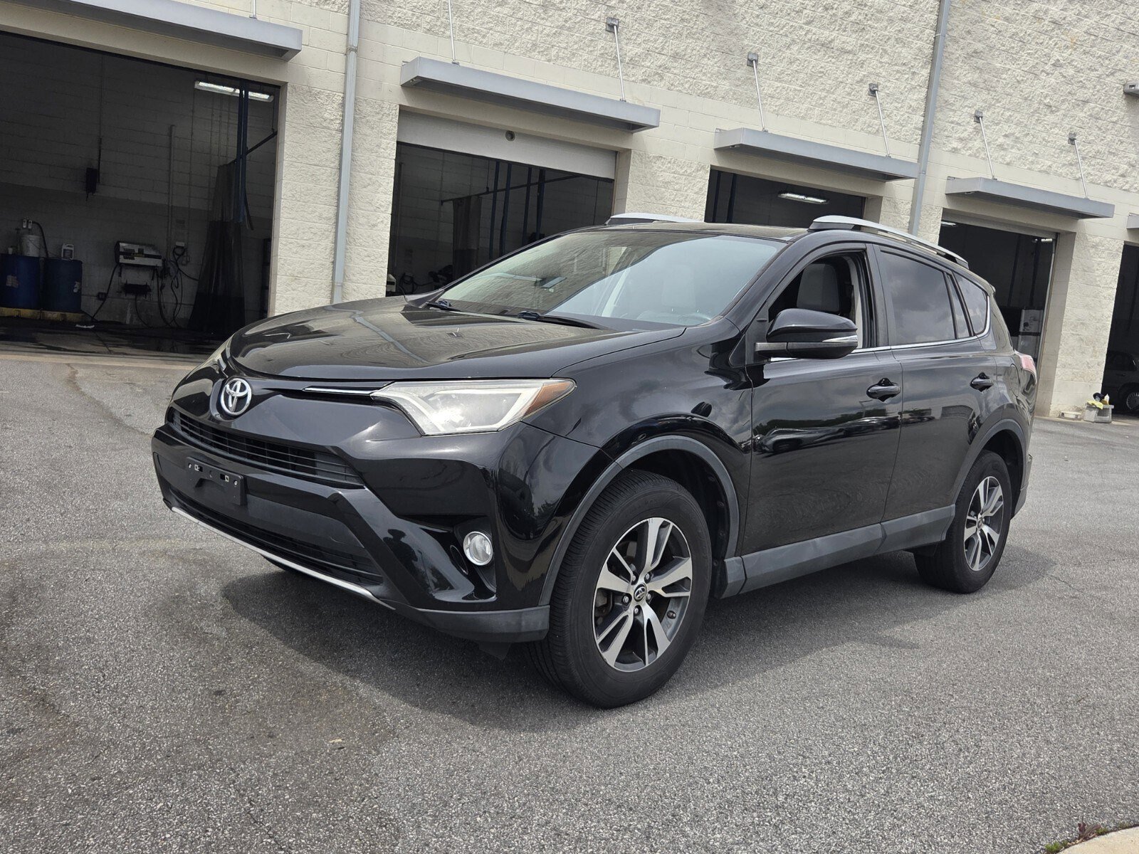 Used 2016 Toyota RAV4 XLE video 1