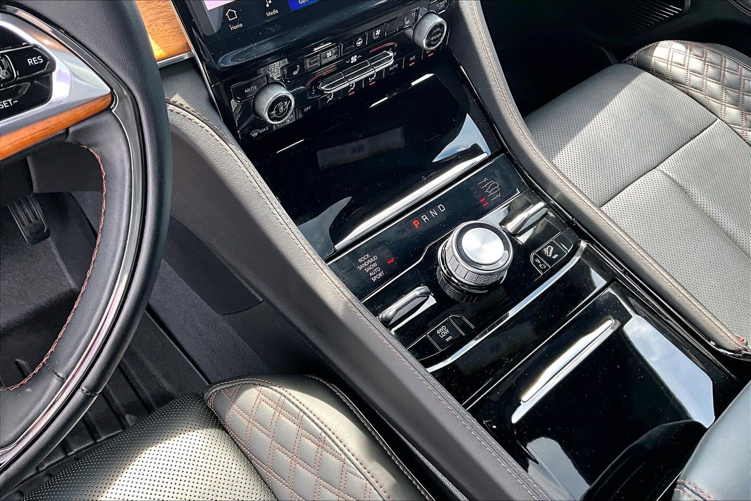 Used 2023 Jeep Grand Cherokee L Summit AWD/4WD image 18