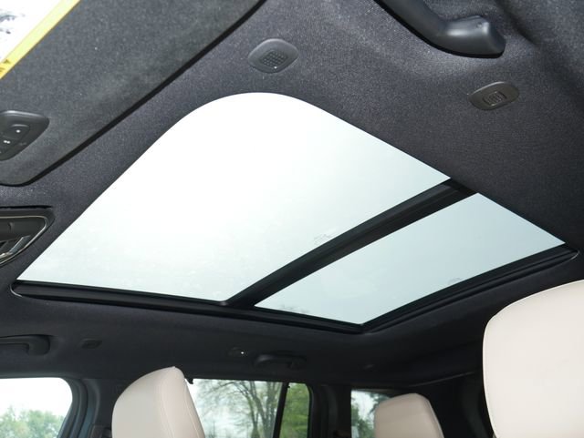 Used 2025 Jeep Grand Cherokee Limited w/ Luxury Tech Group II AWD/4WD image 3