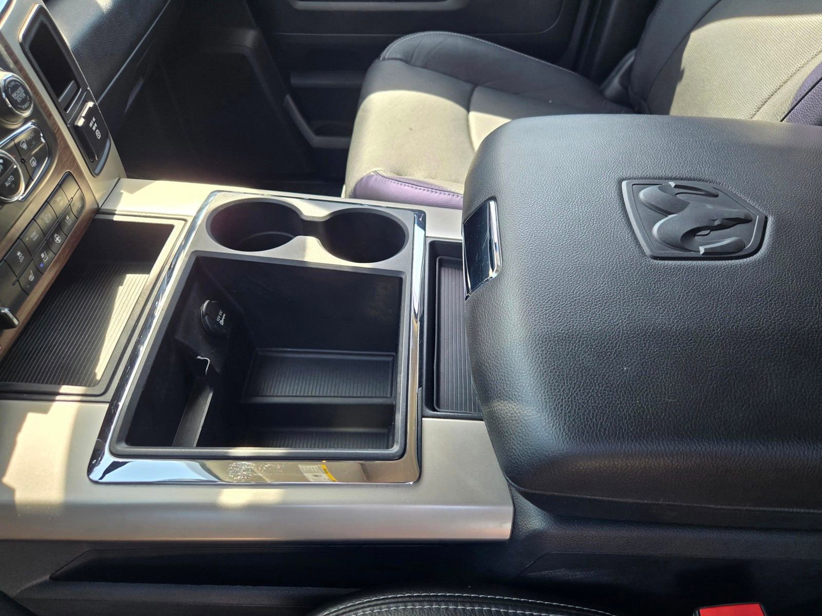 Used 2014 RAM 2500 Laramie w/ Convenience Group image 19