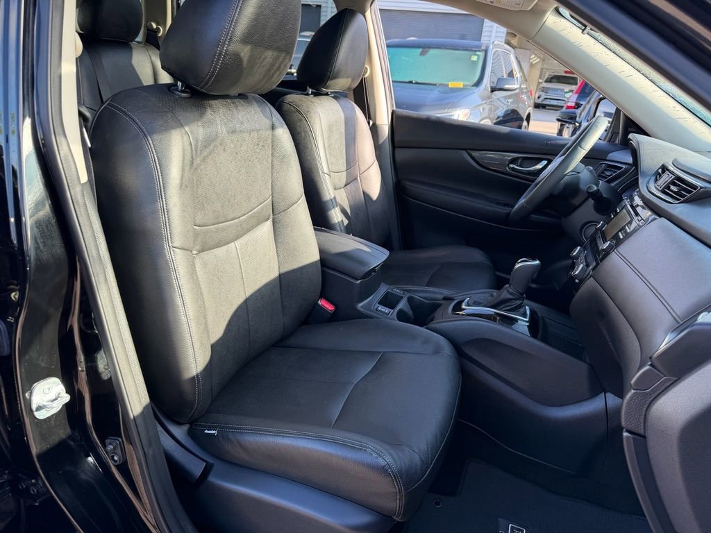 Used 2017 Nissan Rogue SV FWD image 20