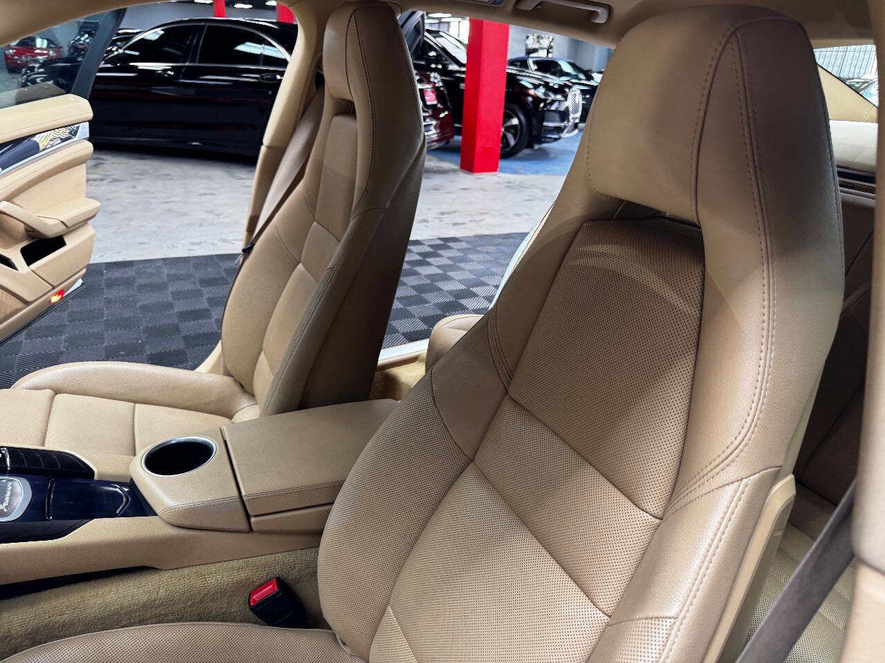 Used 2015 Porsche Panamera 4 image 33