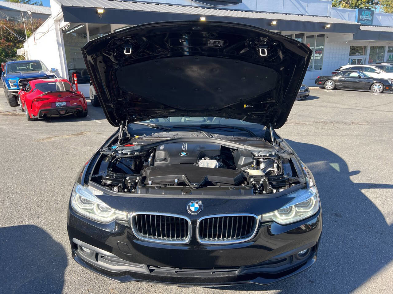 Used 2018 BMW 320i Sedan image 11