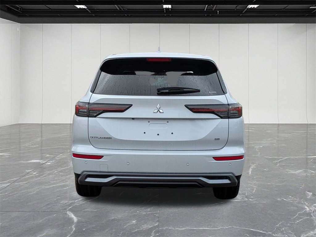New 2025 Mitsubishi Outlander SE image 4