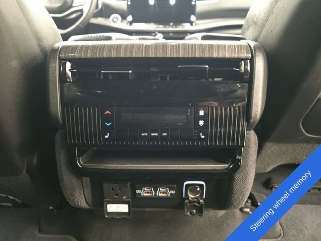 Used 2022 Jeep Wagoneer Series III w/ Convenience Group I AWD/4WD image 13