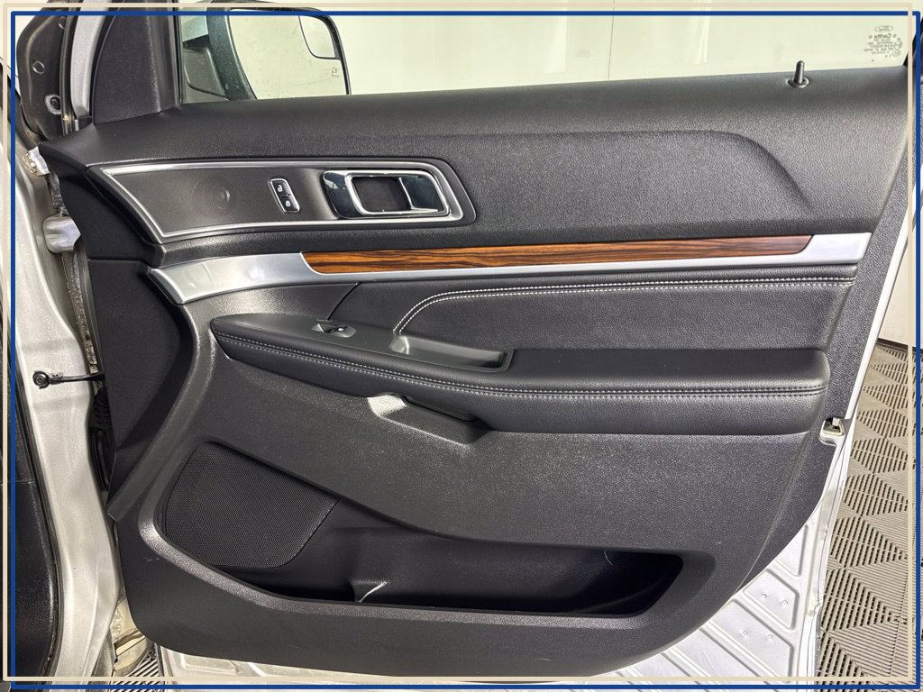 Used 2017 Ford Explorer Limited AWD/4WD image 46