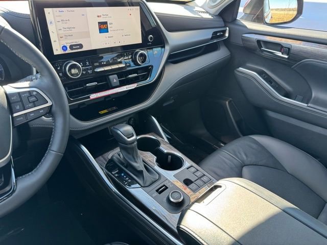 Certified 2025 Toyota Highlander Limited image 21