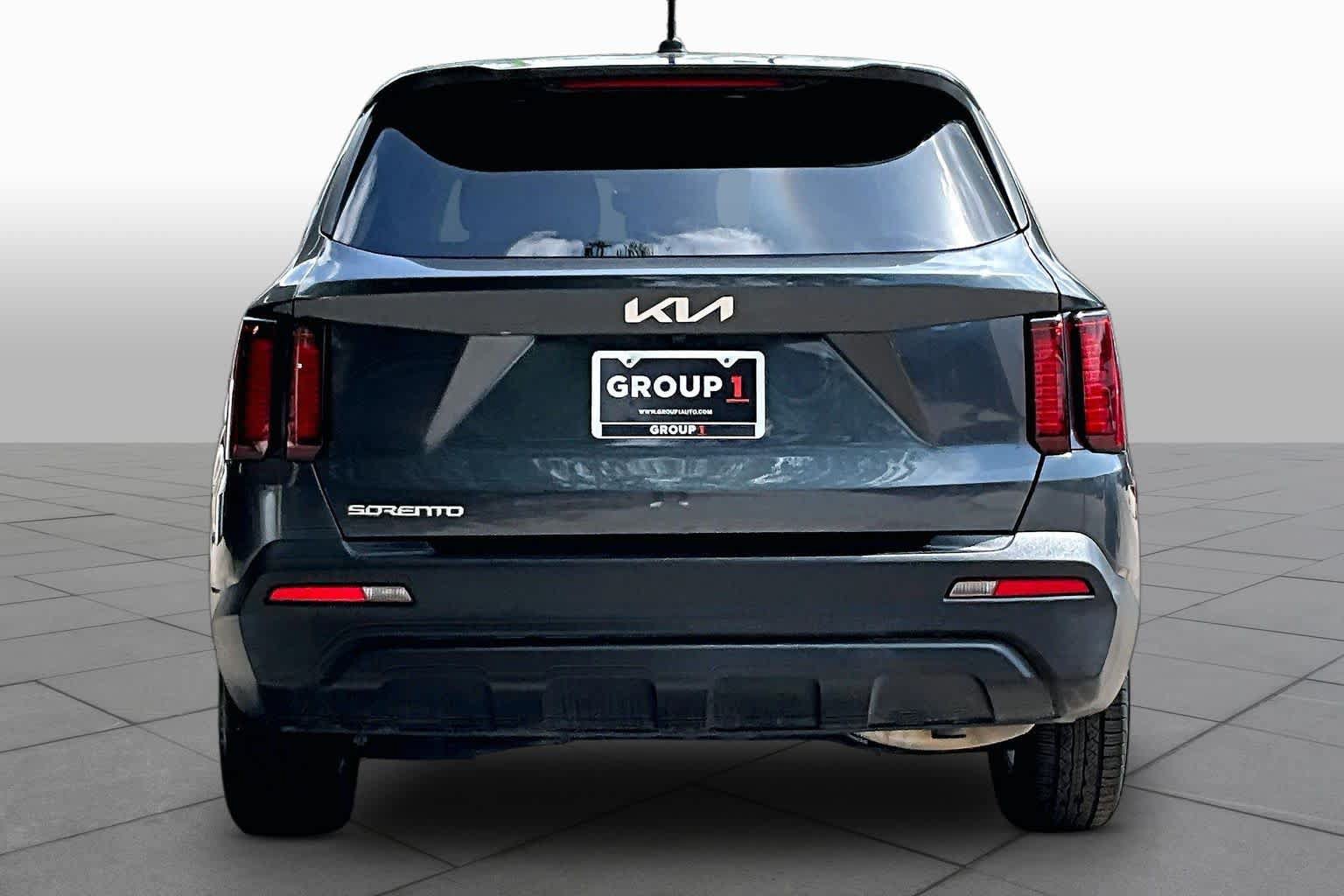 Used 2023 Kia Sorento LX FWD image 5