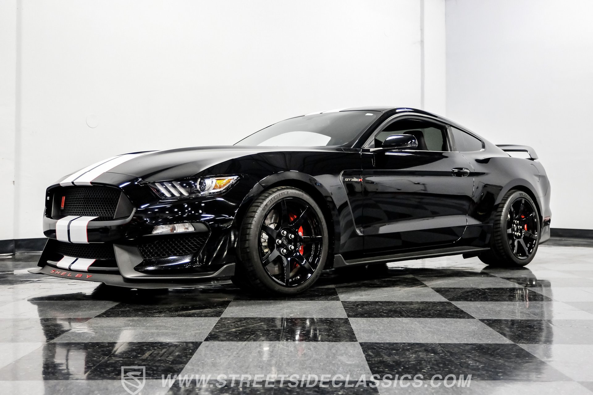 Used 2020 Ford Mustang Shelby GT350R w/ GT350R Equipment Group 920A RWD image 21