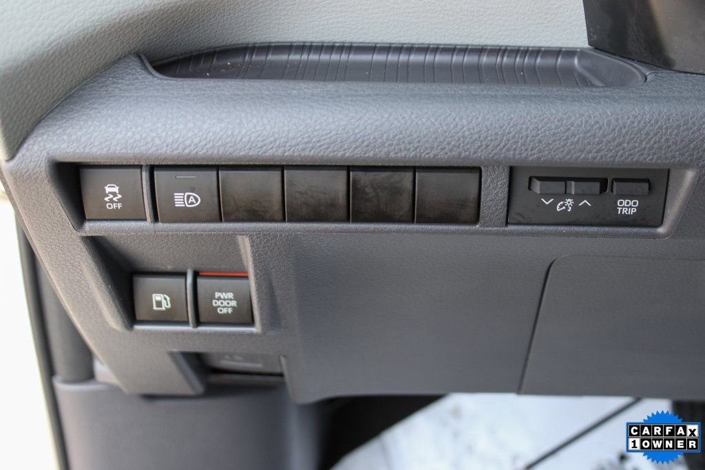 Used 2023 Toyota Sienna XLE AWD/4WD image 18