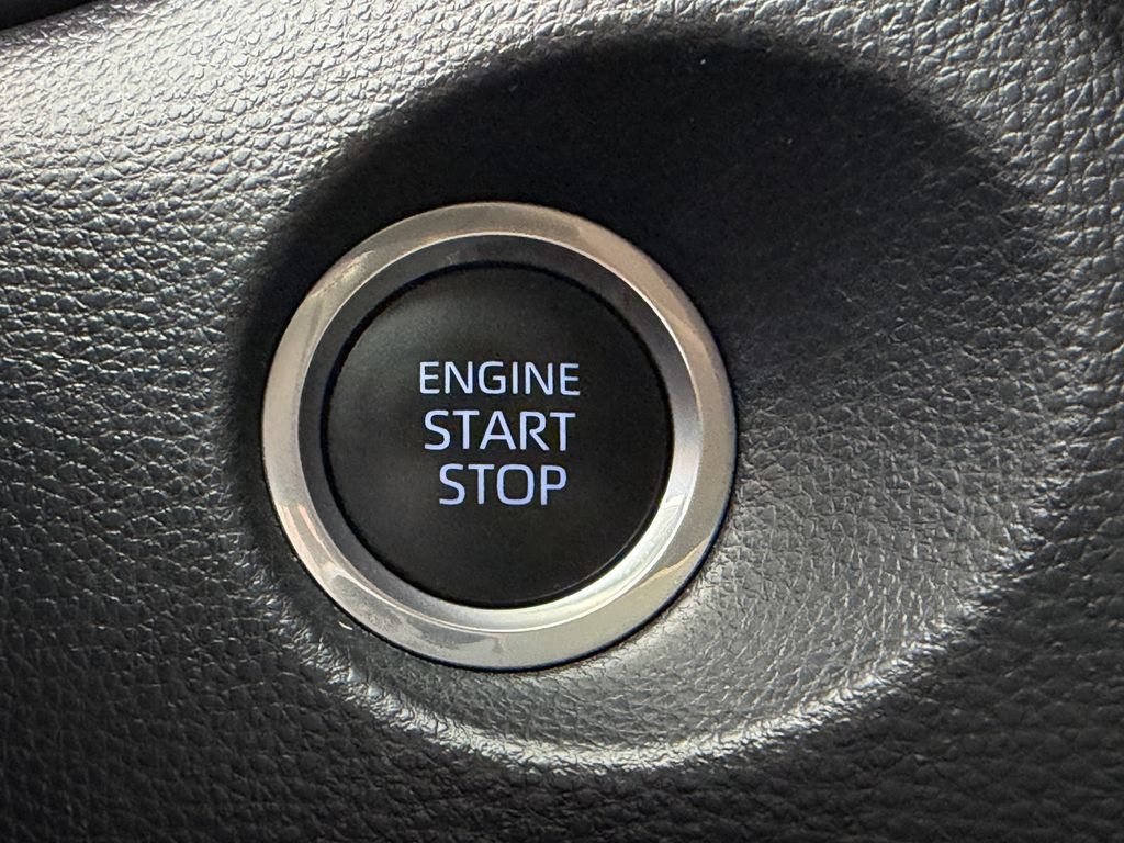 Used 2022 Toyota Corolla Cross XLE w/ Convenience Package FWD image 21