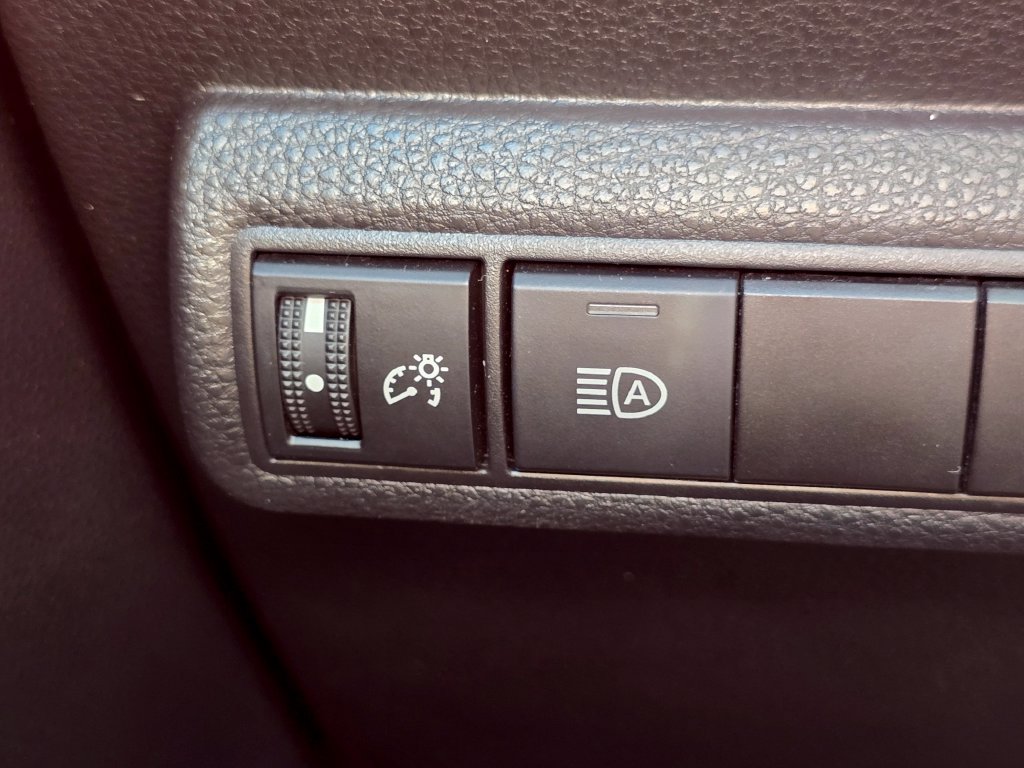 Used 2025 Toyota Corolla LE FWD image 29