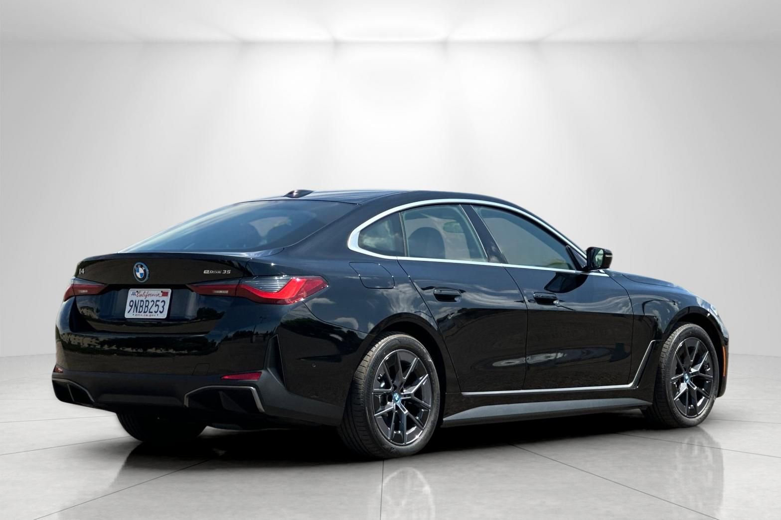 Used 2024 BMW i4 eDrive35 w/ Premium Package RWD image 3