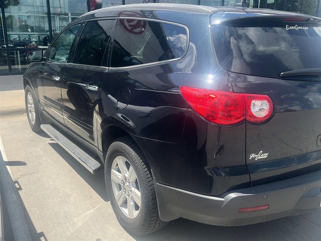 Used 2011 Chevrolet Traverse LT w/ Personal Connectivity Package FWD image 2