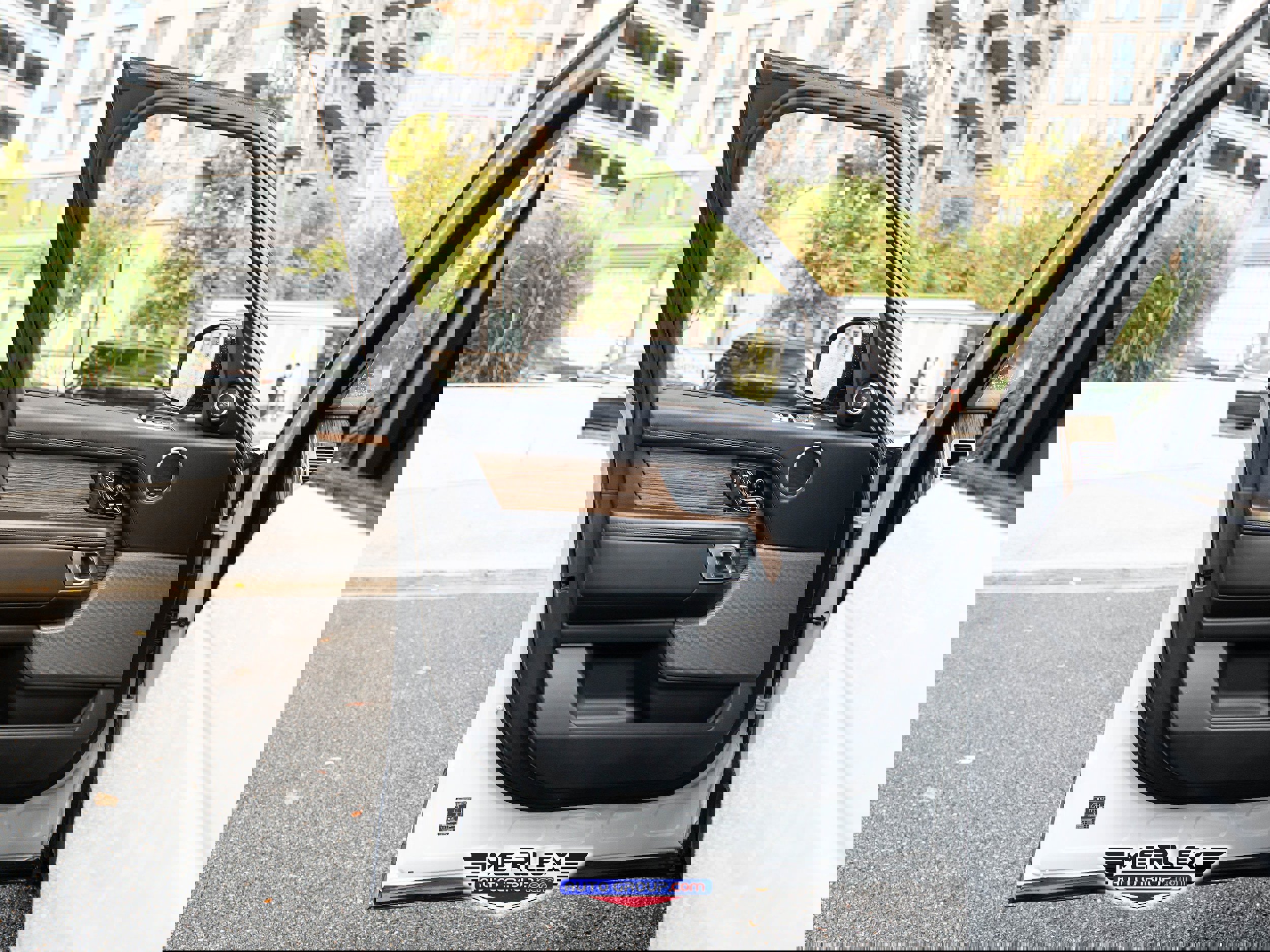 Used 2018 Land Rover Range Rover Long Wheelbase Supercharged image 39