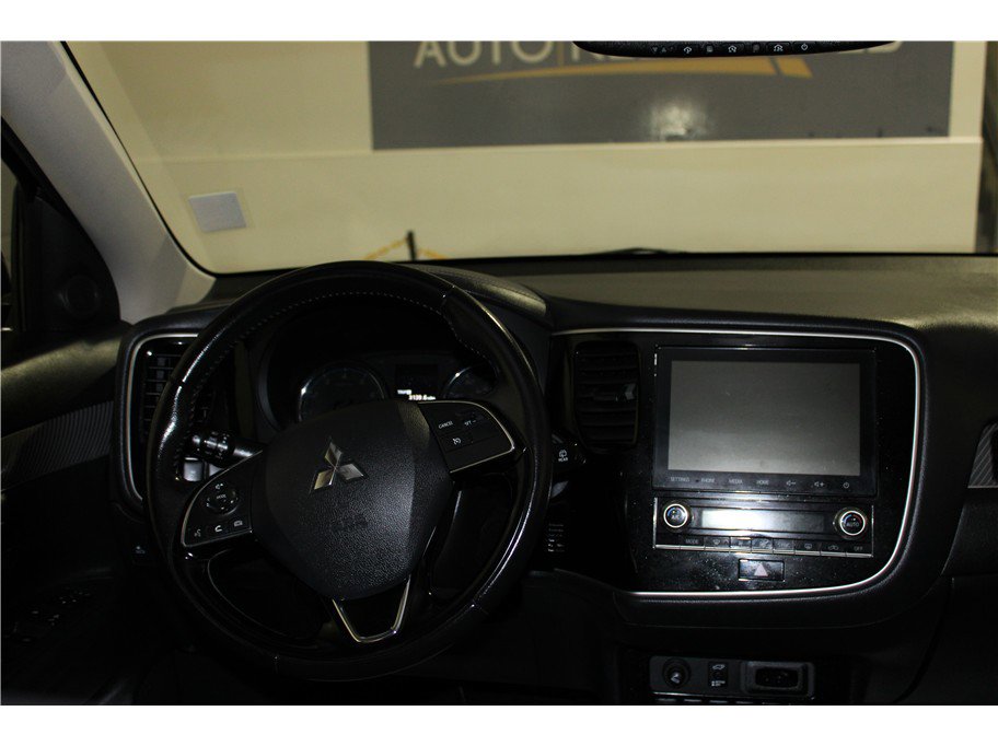 Used 2020 Mitsubishi Outlander ES image 15