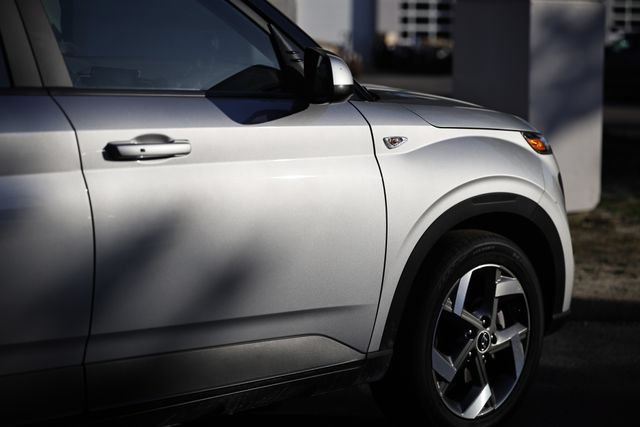 Used 2025 Hyundai Venue SEL FWD image 6
