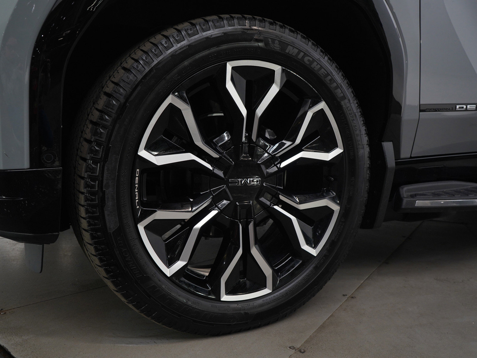 Used 2024 GMC Sierra EV Denali image 31