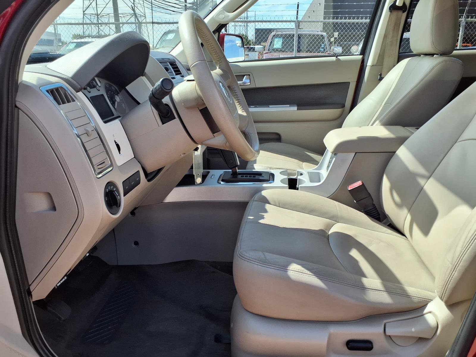 Used 2010 Mercury Mariner Premier FWD image 12