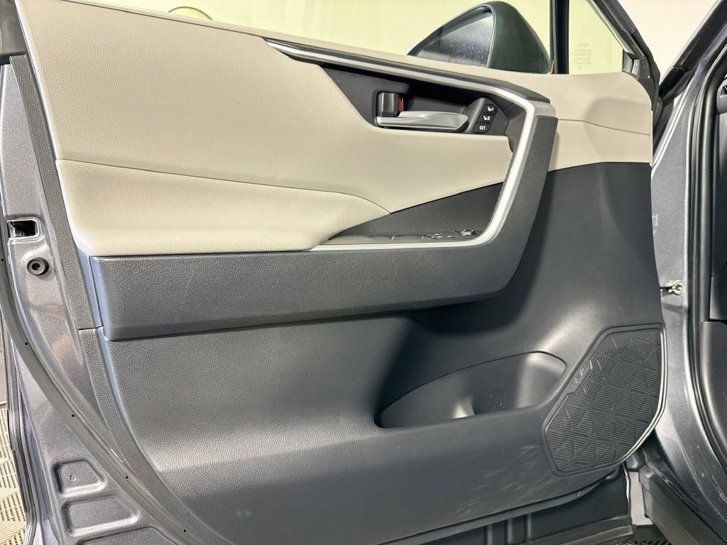 Used 2019 Toyota RAV4 XLE Premium w/ Cold Weather Package AWD/4WD image 13