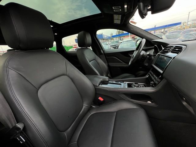 Used 2019 Jaguar F-PACE Premium image 19