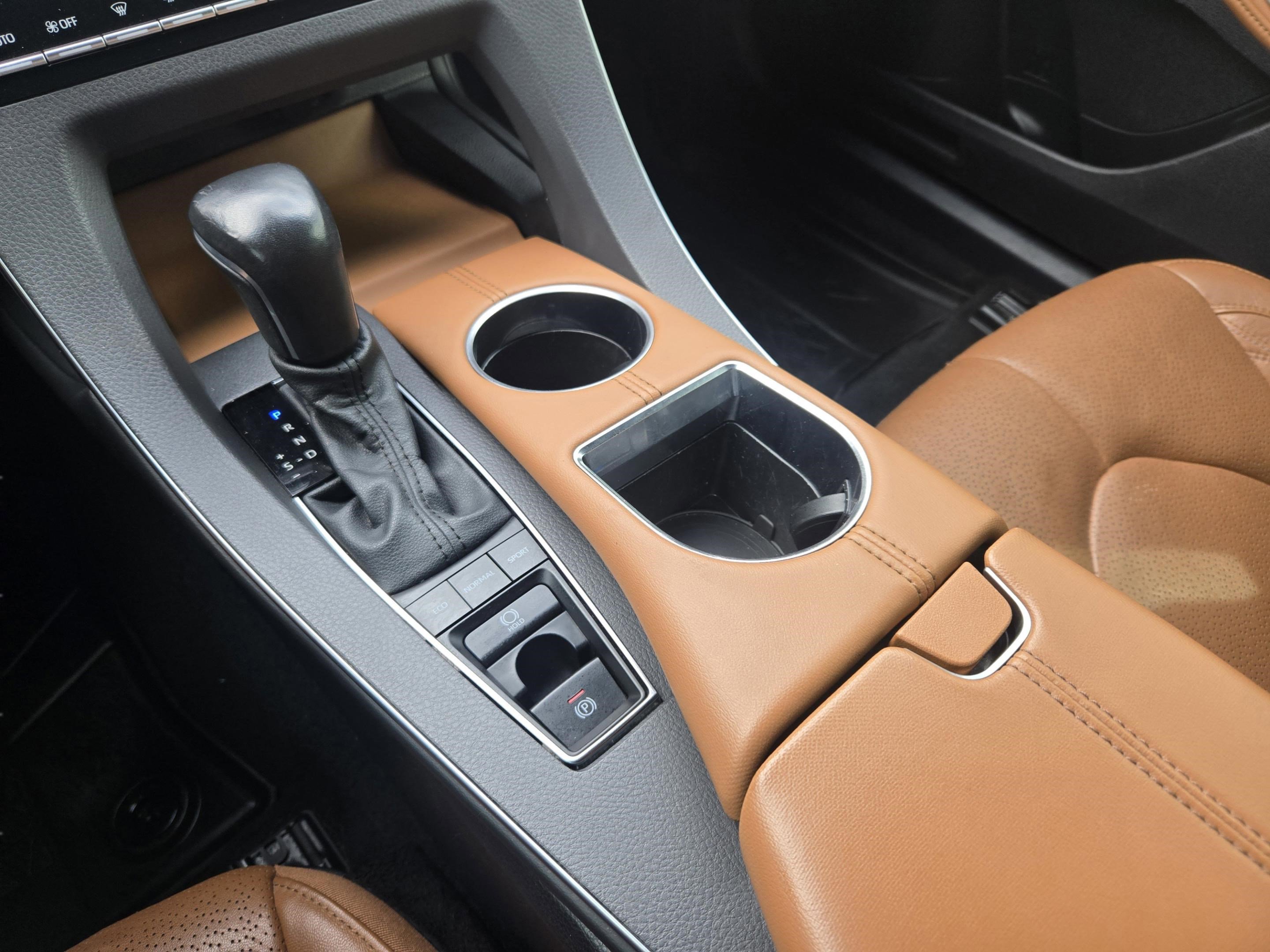 Used 2022 Toyota Avalon Limited image 12