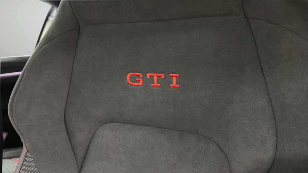 New 2026 Volkswagen GTI SE FWD image 19