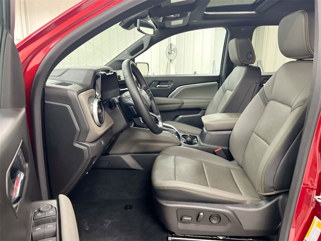 Used 2025 Chevrolet Colorado ZR2 w/ Technology Package image 20