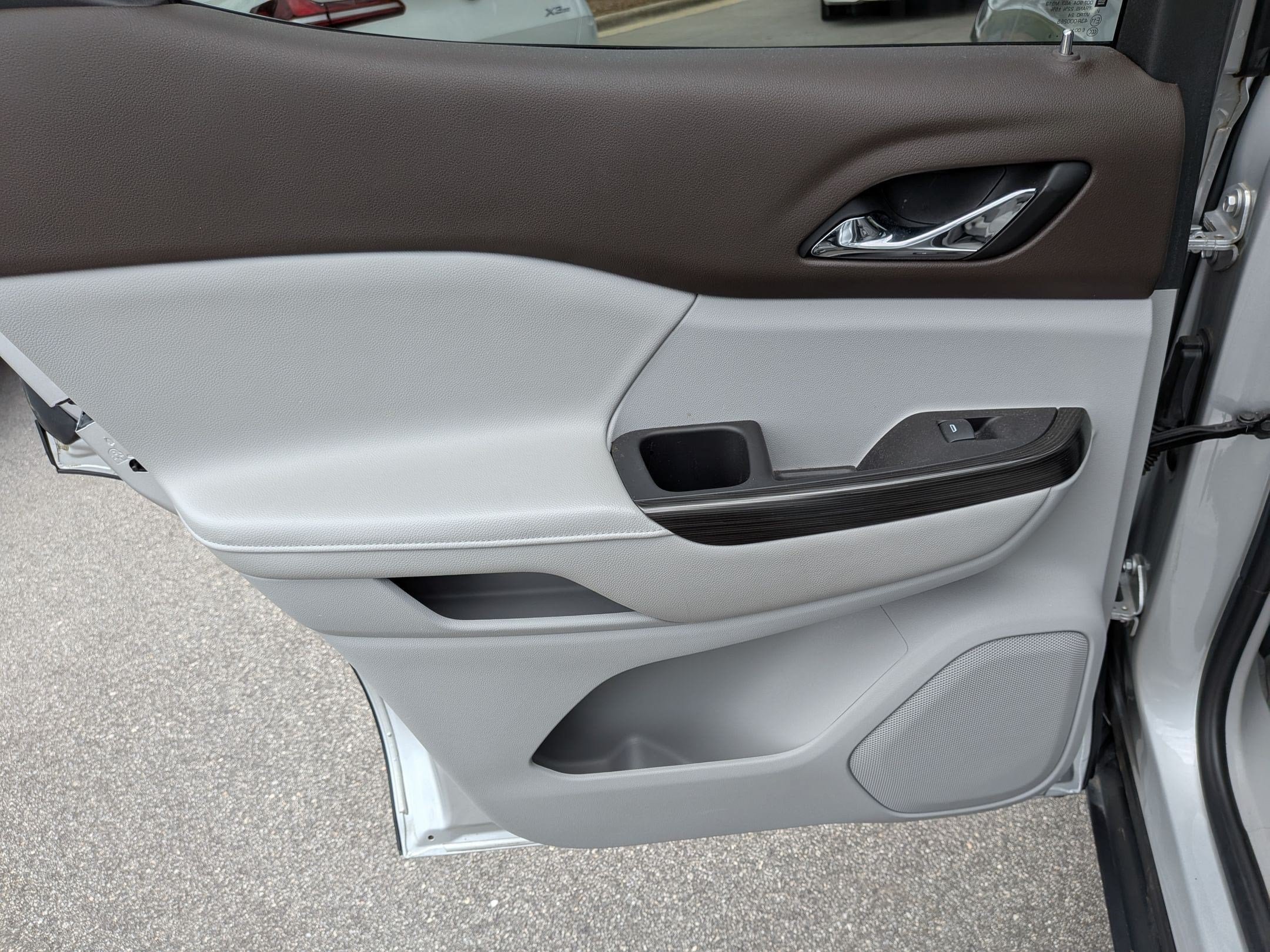Used 2019 GMC Acadia SLT FWD image 29