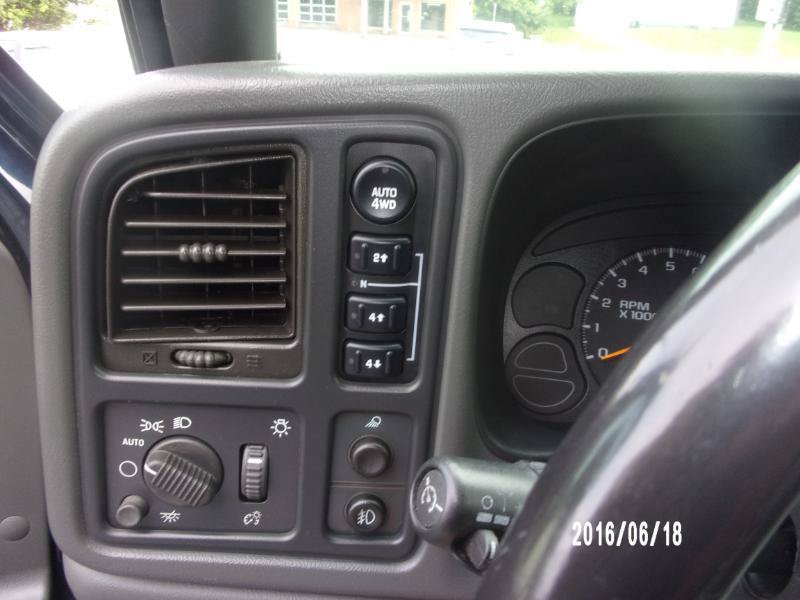 Used 2006 Chevrolet Silverado 1500 LT w/ Light Duty Power Package AWD/4WD image 15