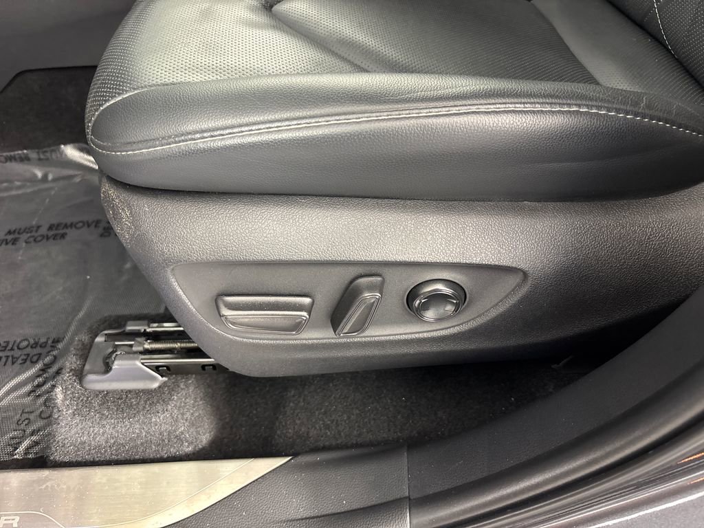 Used 2023 Toyota Highlander Platinum image 9