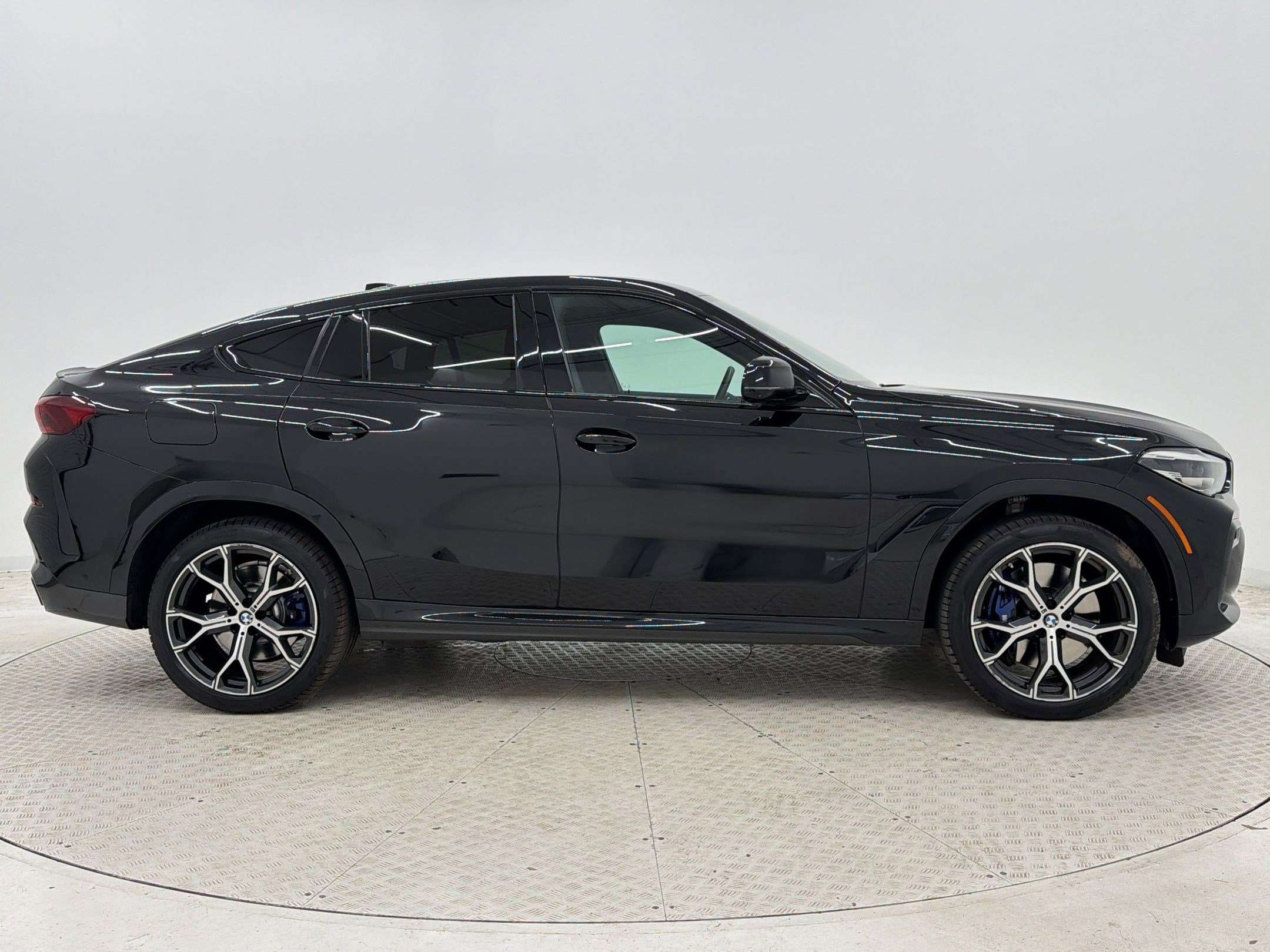 Used 2022 BMW X6 M50i image 8