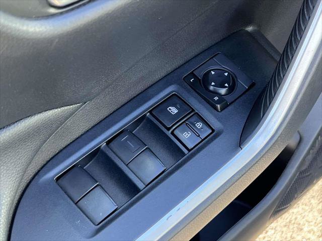 Used 2020 Toyota RAV4 XLE w/ Convenience Package image 17