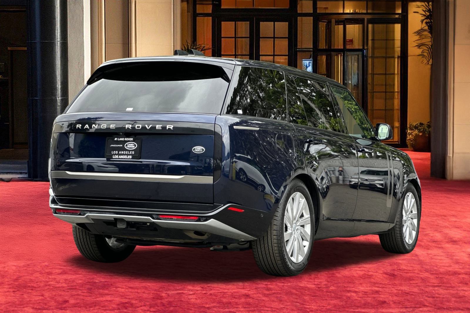 Used 2023 Land Rover Range Rover Long Wheelbase SE image 10