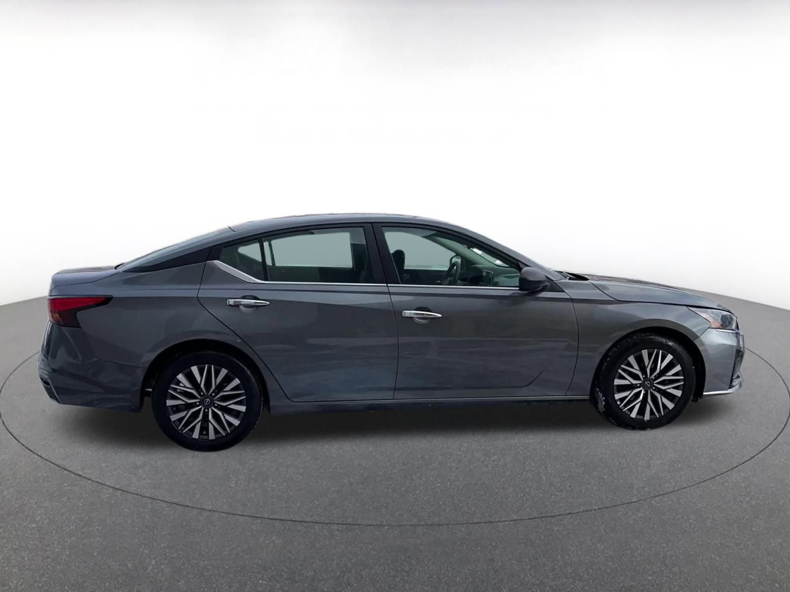 Used 2025 Nissan Altima 2.5 SV image 16