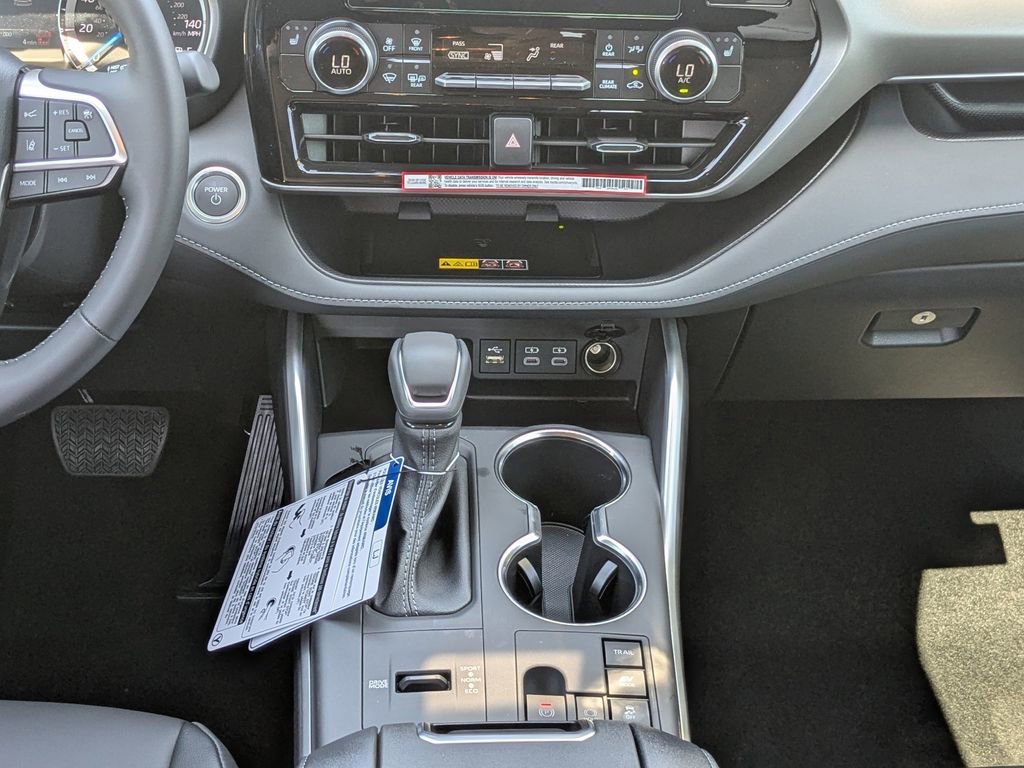 New 2026 Toyota Highlander XLE image 18