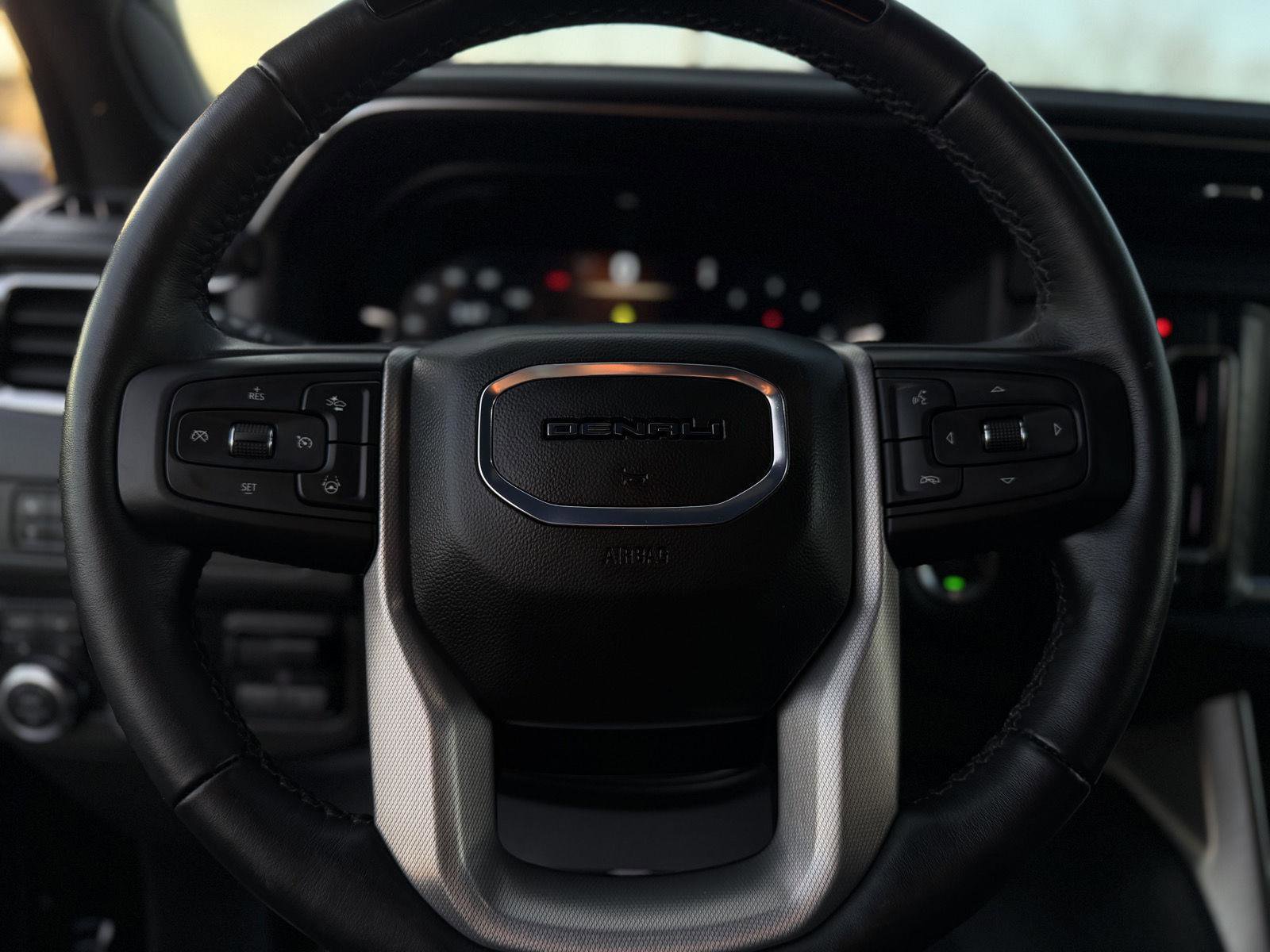 Used 2024 GMC Yukon Denali w/ Denali Reserve Package image 18