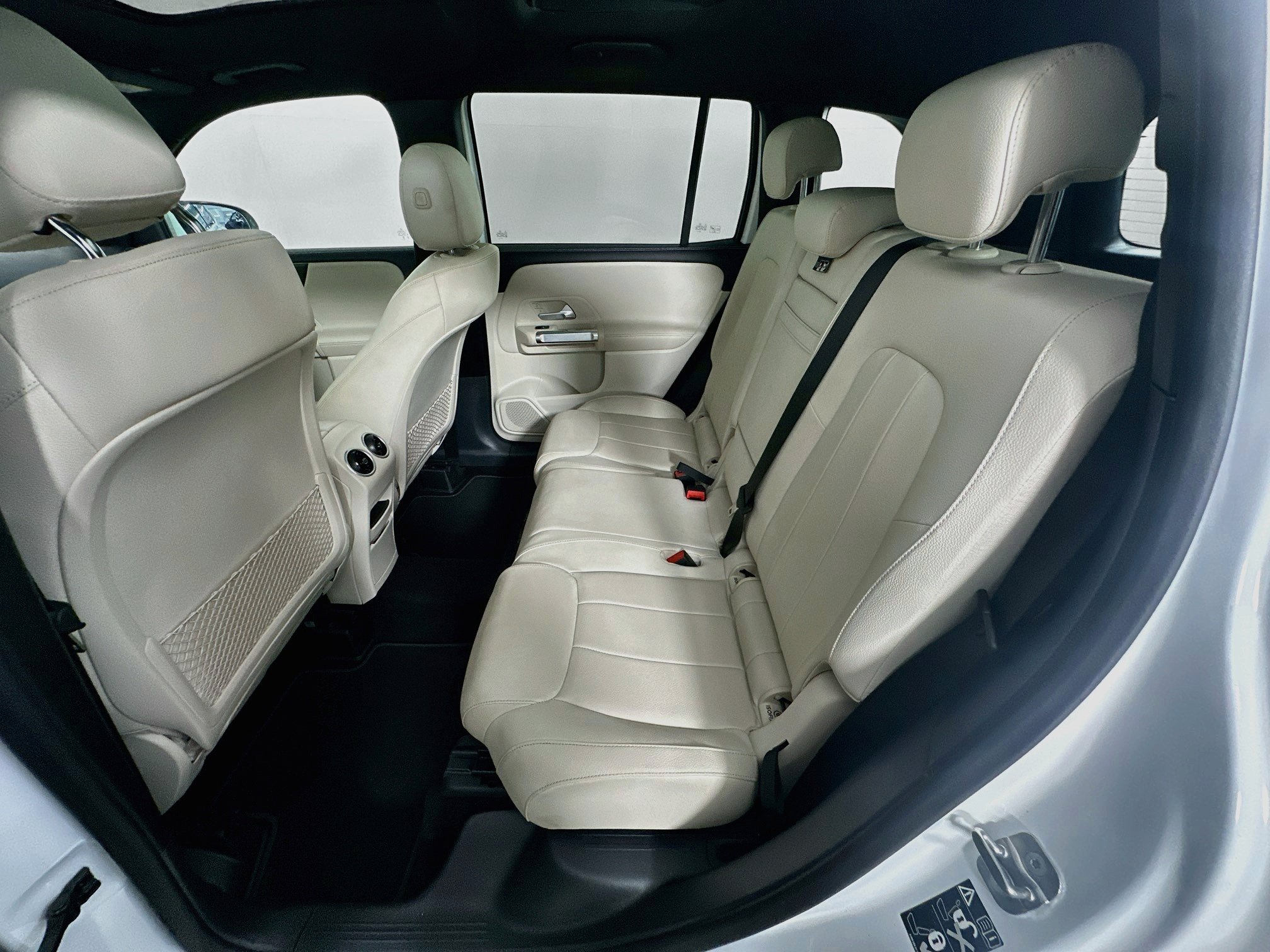 Used 2025 Mercedes-Benz GLB 250 image 30