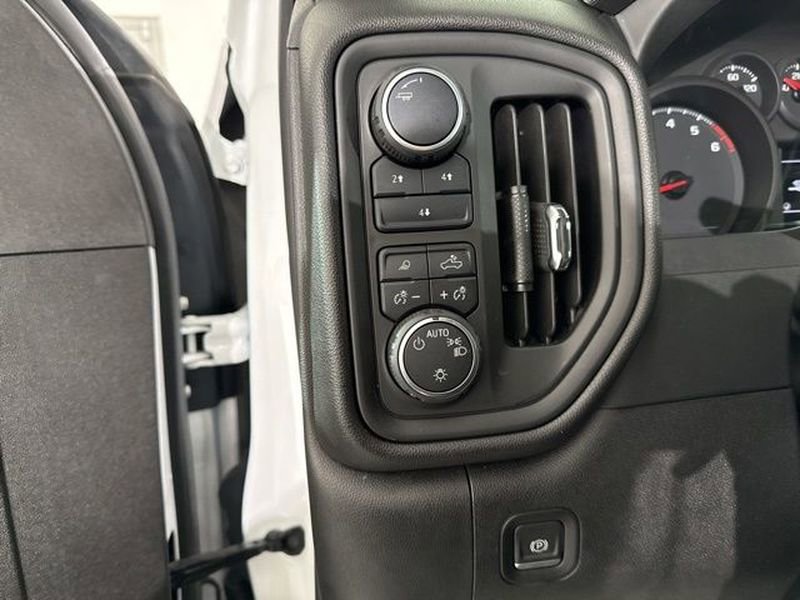 Used 2024 Chevrolet Silverado 2500 Custom w/ Custom Value Package image 21