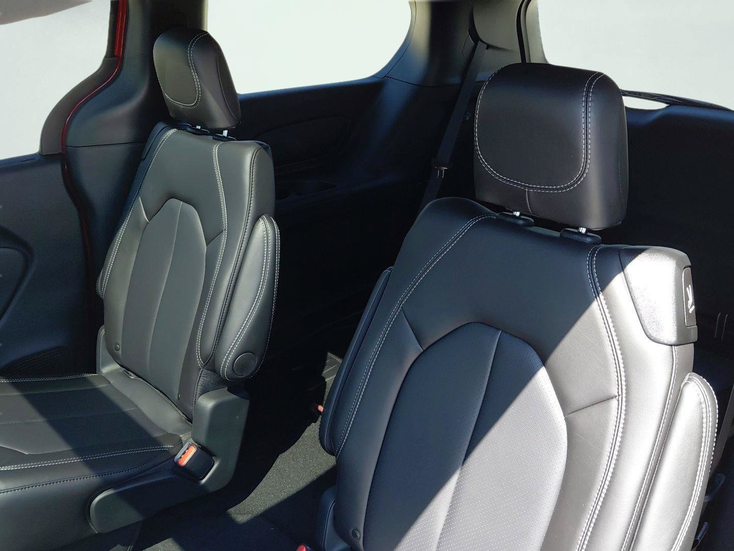 New 2026 Chrysler Pacifica Select AWD/4WD image 45
