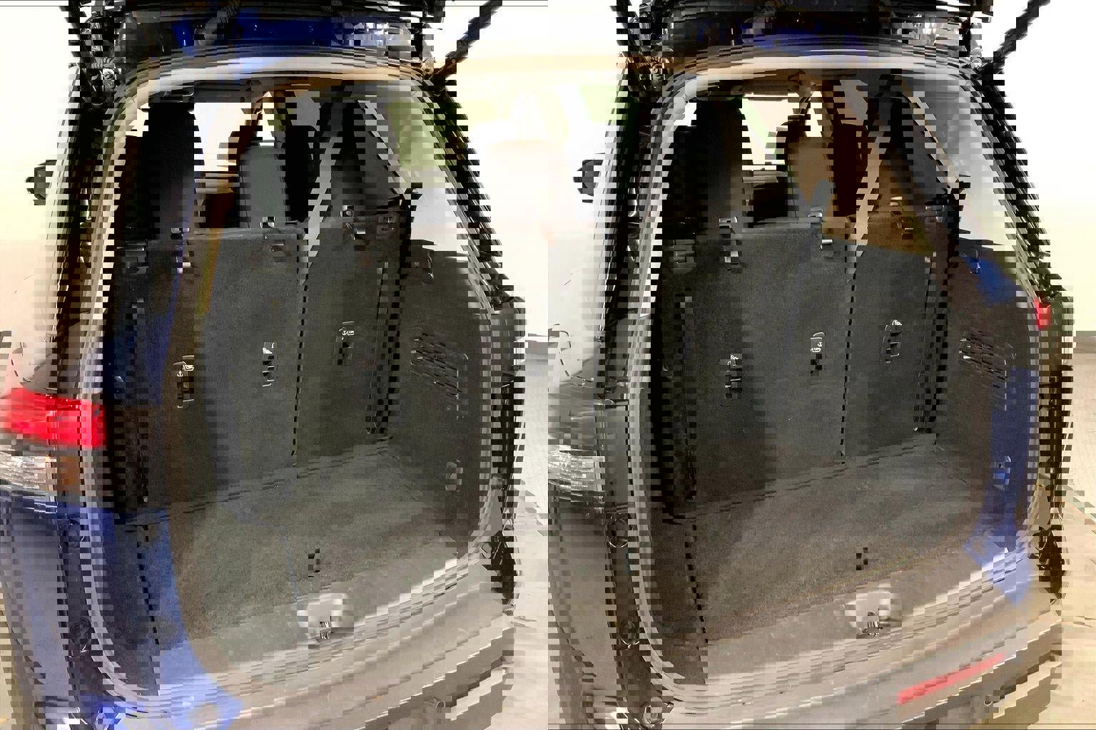 Used 2025 Nissan Pathfinder SV image 4