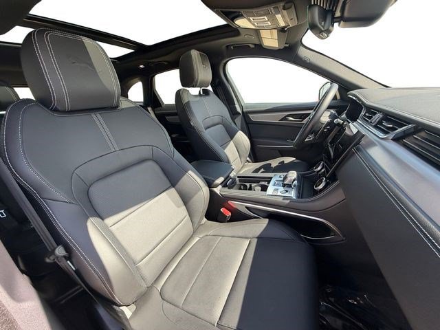 Used 2026 Jaguar F-PACE R-Dynamic S AWD/4WD image 16