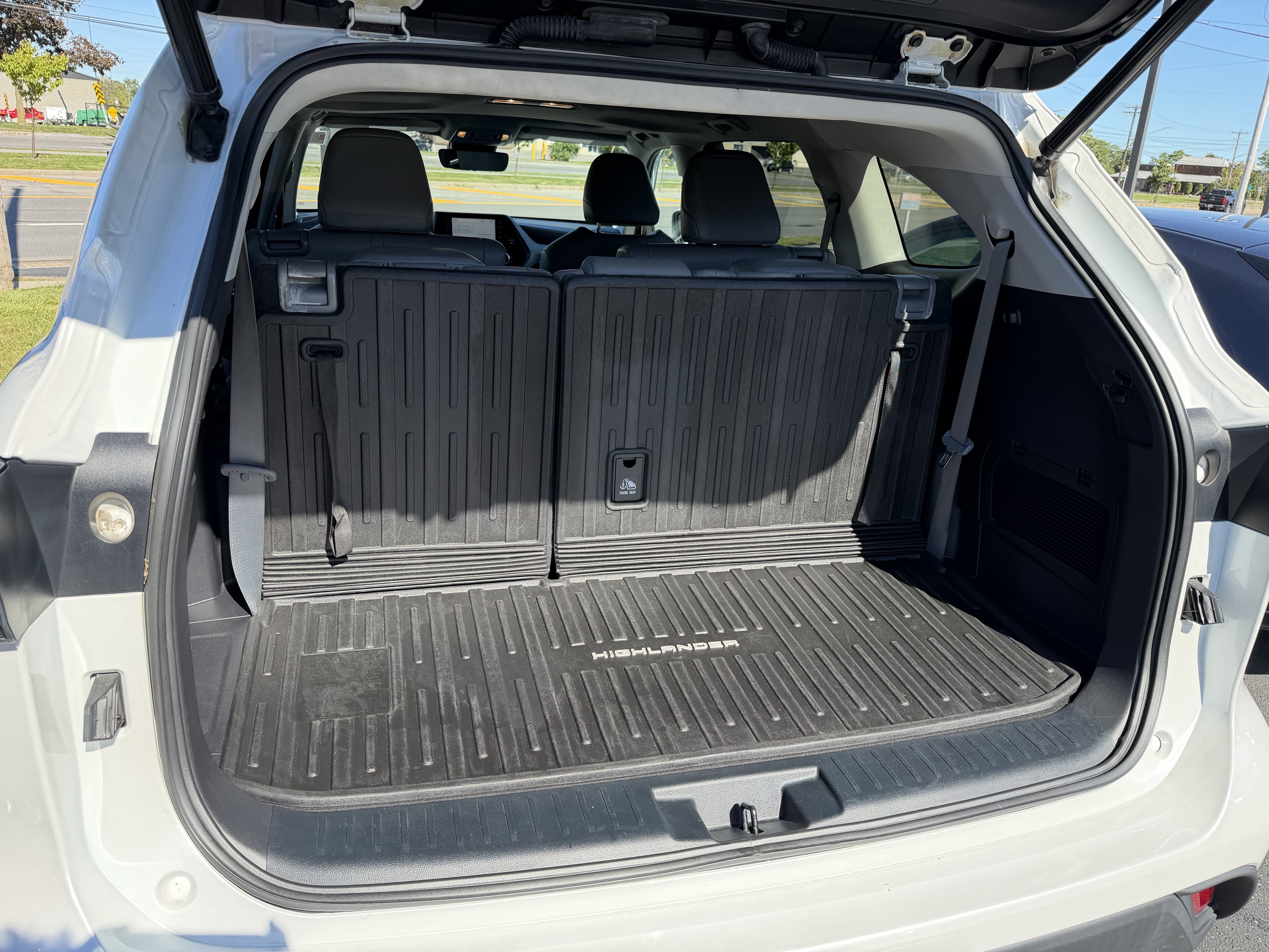 Used 2022 Toyota Highlander XLE AWD/4WD image 27