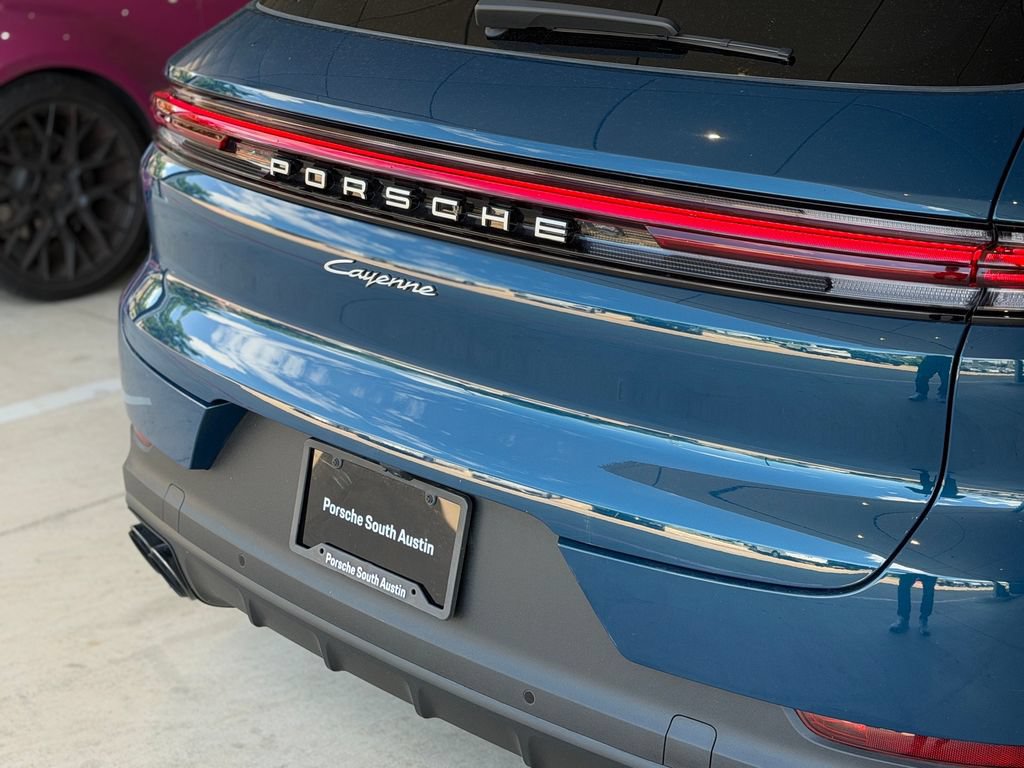 Certified 2025 Porsche Cayenne E-Hybrid AWD/4WD image 40