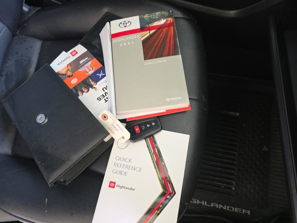 Used 2021 Toyota Highlander XLE image 21