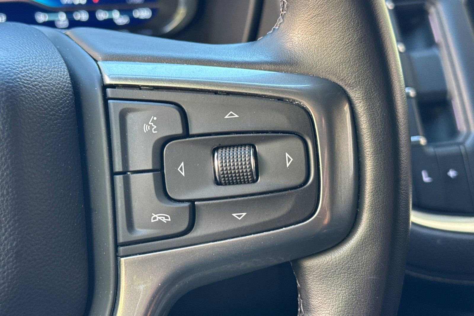 Used 2024 Chevrolet Suburban Premier image 36